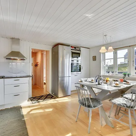 Ayu - 100m From The Sea By Interhome *